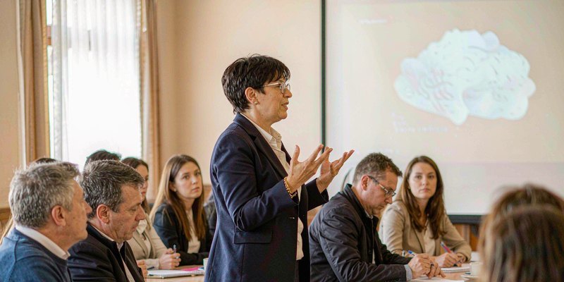 Head-office supervision / general-manager training