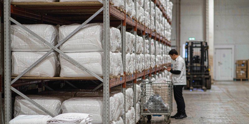 Central procurement warehouse / linen logistics