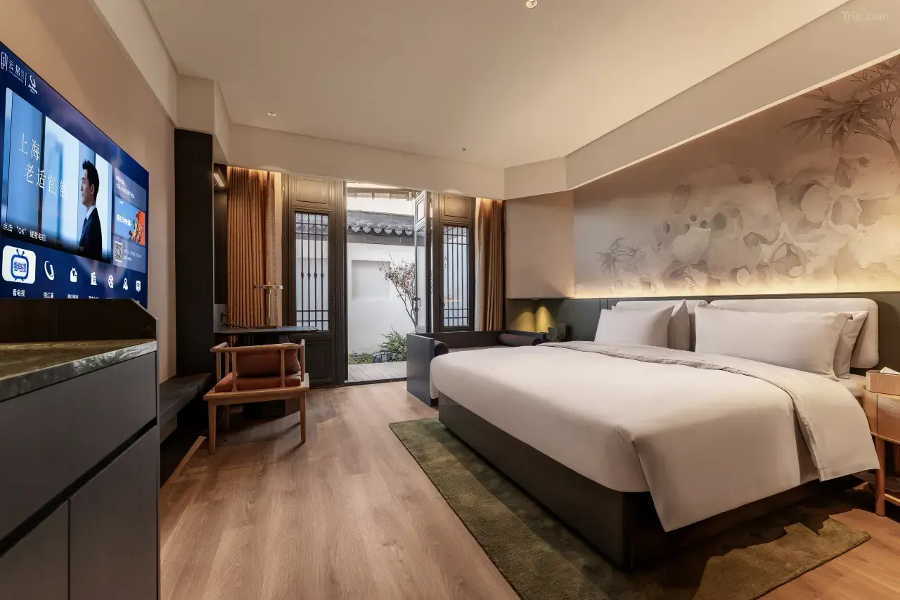 Guest room themed around local heritage
