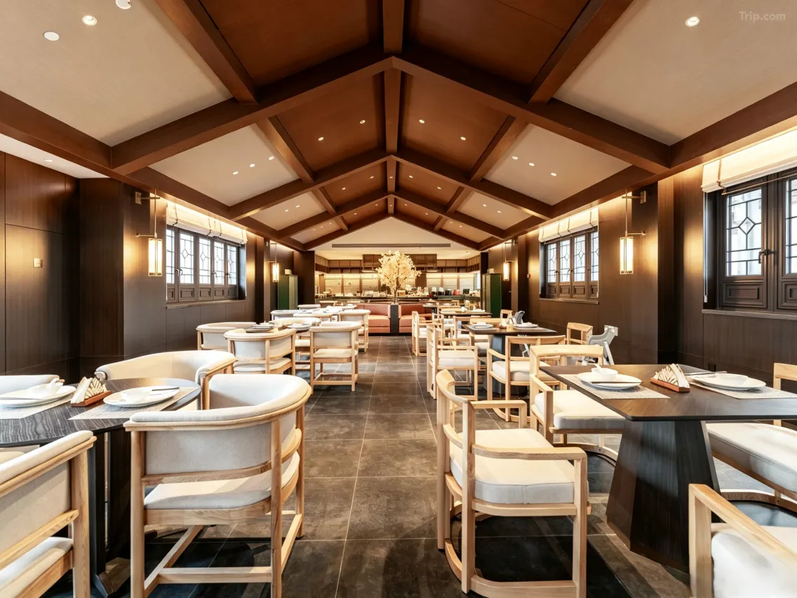 All-day dining restaurant and lounge bar